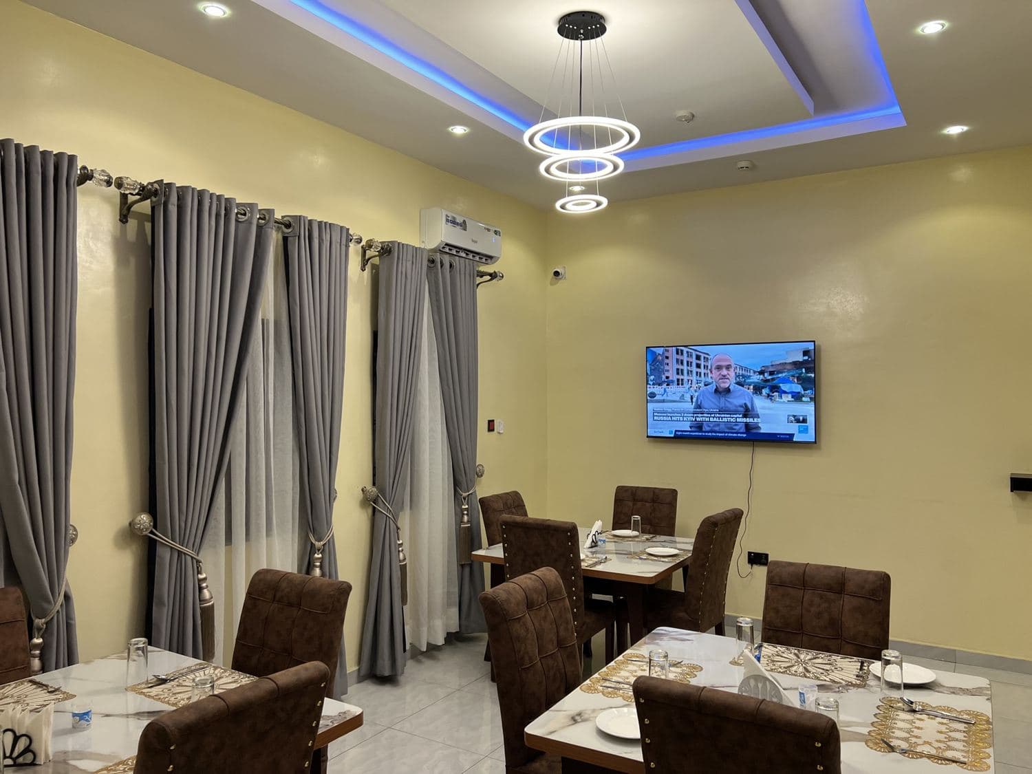 The restaurant at Javin