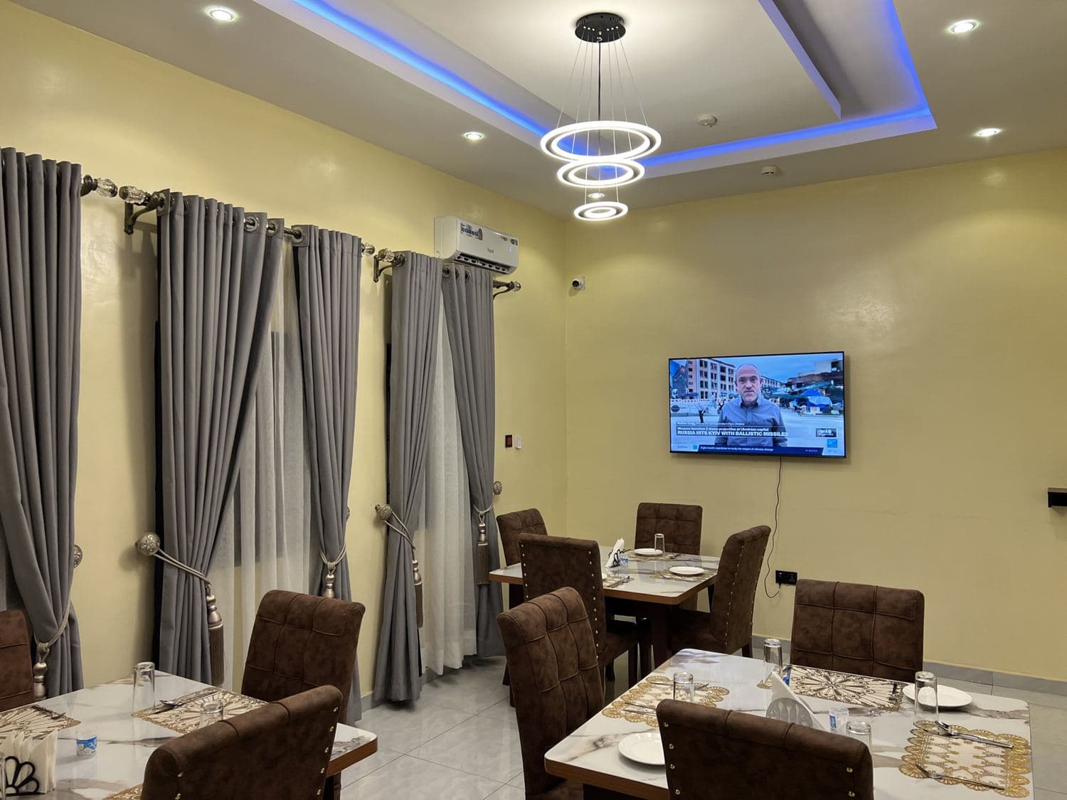 The restaurant at Javin